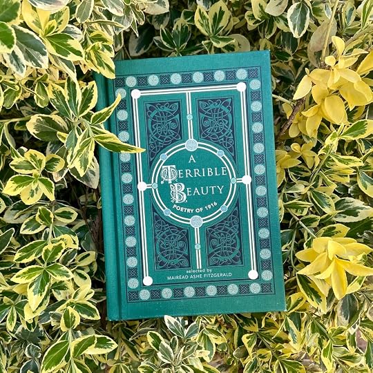 A Terrible Beauty: Poetry of 1916 (Hardcover)