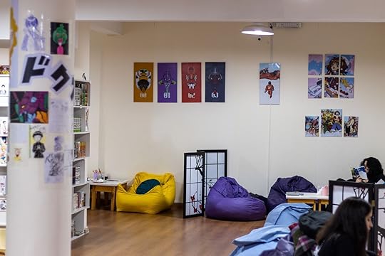 MomoManga-man cafe sitting area