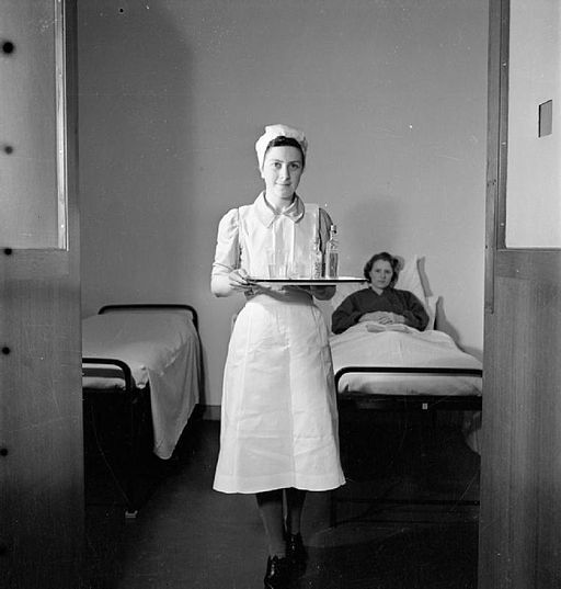 Student Nurse- Life at St Helier Hospital, Carshalton, Surrey, 1943 D12809