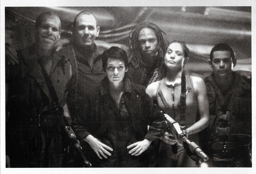Ron Perlman, J. E. Freeman, Winona Ryder, Gary Dourdan, Kim Flowers, and Raymond Cruz in Alien Resurrection (1997)