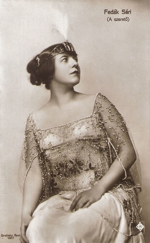Sári Fédak in A szeretö (1918)