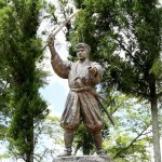 patung samurai miyamoto musashi