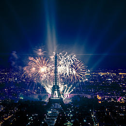 2013_fireworks_on_eiffel_tower_49