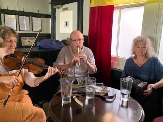Checked in at The Bugle Inn. Sunday session ��������������