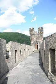 Exploring the rooftop of the castle! - Picture of Reichenstein Castle, Trechtingshausen - Tripadvisor