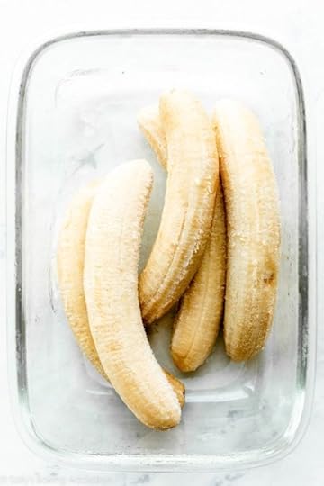 5 frozen bananas in glass rectangle container.