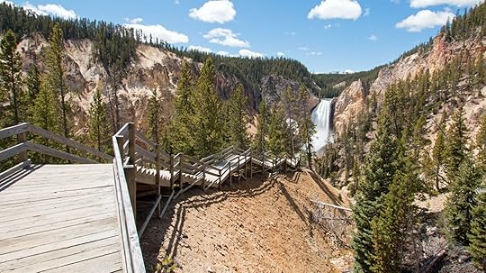 hiking in yellowatone best time to visit