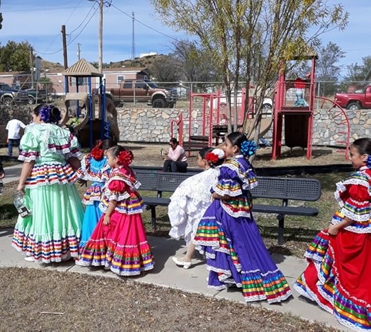 Dancers arrive