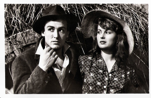 Vittorio Gassman and Silvano Mangano in Riso Amaro (1949)