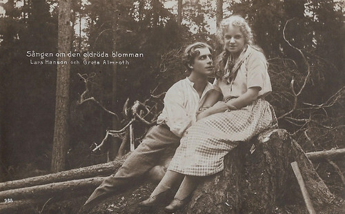 Lars Hanson and Greta Almroth in Sången om den eldröda blomman (1919)