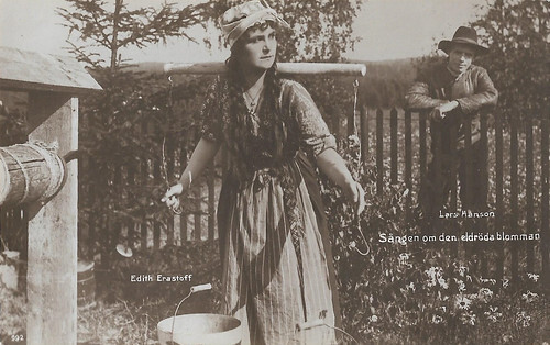 Lars Hanson and Edith Erastoff in Sången om den eldröda blomman (1919)
