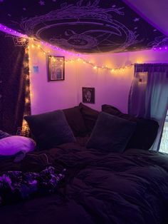 This contains an image of: Bedroom inspo :)