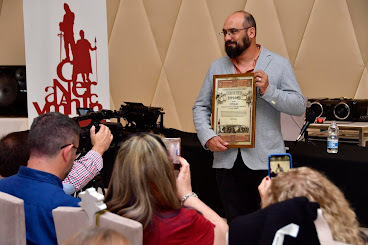 El escritor Yeyo Balbás recibe el XI premio Ciudad de Úbeda.