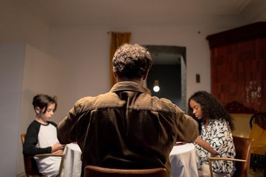 father-sitting-with-his-children-on-a-dining-table