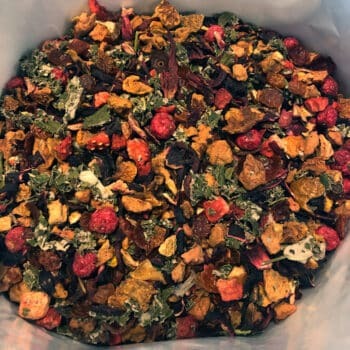 Rozenbottel thee met aardbeien Rose Hip Symphony - Thee.be