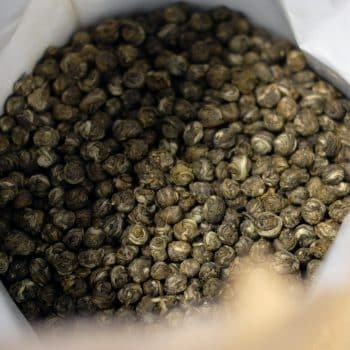 Parels van groene jasmijnthee uit China Dragon Pearls - Thee.be