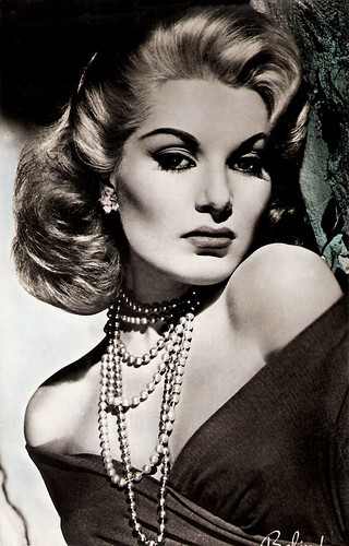 Belinda Lee