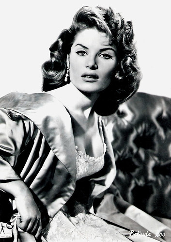 Belinda Lee