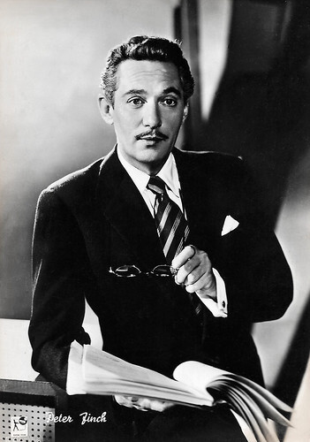 Peter Finch in Simon and Laura (1955)