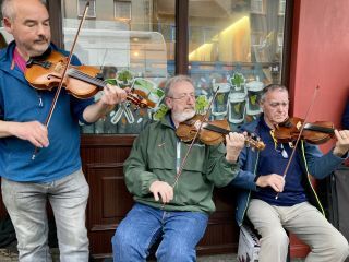 Seamus Sands, James Kelly, and Ant��in Mac Gabhann���amazing fiddlers, and it turns out they all use thesession.org!