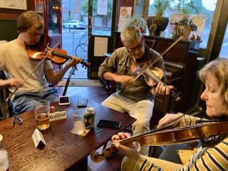 Checked in at Jolly Brewer. Wednesday evening session ������������ ��� with Jessica