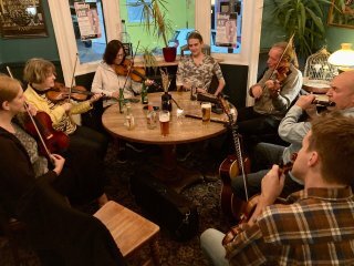 Checked in at Dover Castle. A full house of fiddles! ������������������������ ��� with Jessica