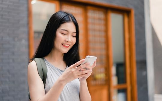 traveler girl smile check smartphone