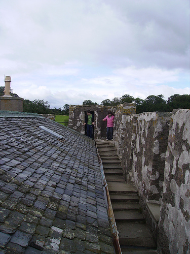 drum castle, one of the castles where you can go up on the roof!