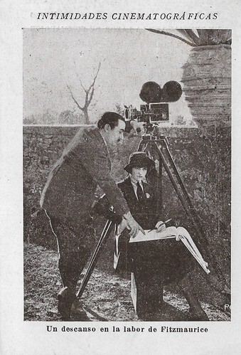 Intimidades cinematograficas. A break during the work of Fitzmaurice