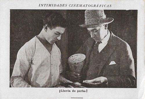 Intimidades cinematograficas. A rain of pearls!