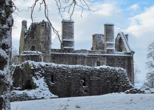 The snow dusted ruinous walls of Huntly Castle. 