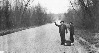 Hitchhiking-Dangers-How-to-hitchhike-Hitchhiking-guide-for-new-hitchhikers-TrendMut-2018