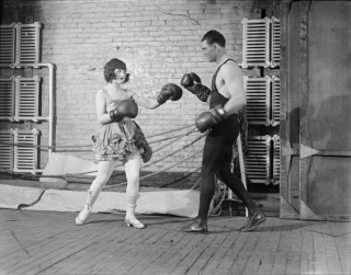 Women boxing