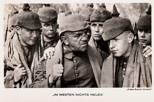 Lew Ayres, Louis Wolheim and Owen Davis jr. in All Quiet on the Western Front (1930)