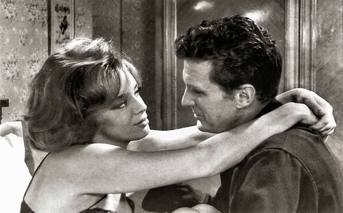 Margaret Lee and Robert Stack in Le soleil des voyous (1967)