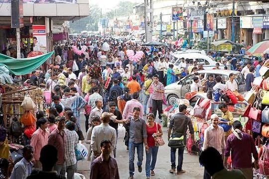 Crowd scene in an Indian big city market, so India's diversity is displayed