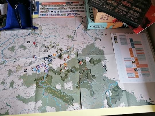 Photo of my crowded gaming table in the middle of a scenario of 1914 Nach Paris