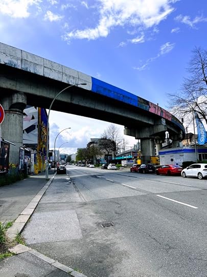 Die Nordkanalstraße in Hammerbrook , überquert vom S-Bahn-Viadukt
