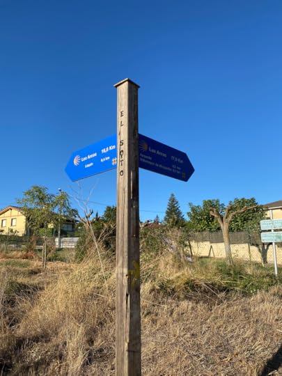 Sign for Luquin or Villamayor split (Camino de Santiago)