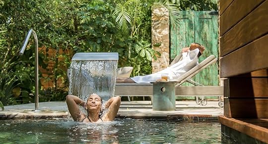chable yucutan -people in pool