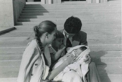 Snyder1954Meetingthebaby