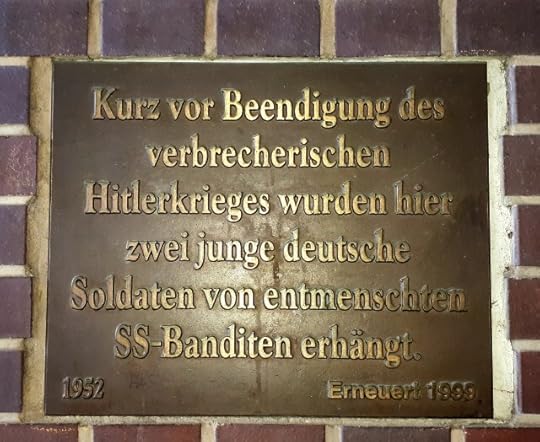 Memorial plaque at the Friedrichstraße railway viaduct.
