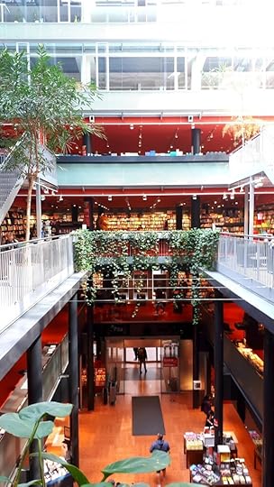 Kulturkaufhaus Dussmann courtyard
