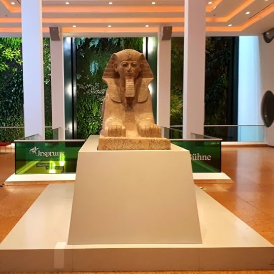 Sphinx in Kulturkaufhaus Dussmann