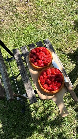 Erdbeertorte im Garten