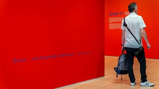san francisco museum of modern art - guy at gallery