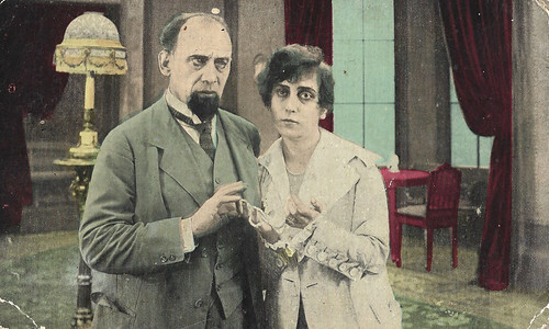 Leontine Kühnberg and Ferdinand Bonn in Die goldene Mumie (1918)