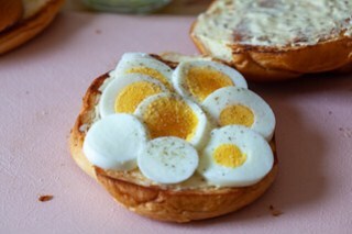 sliced egg sandwich-04