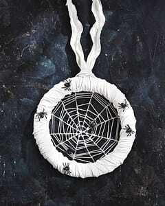 Samhain Craft Ideas- spider wreth