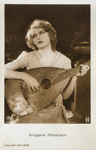 Mary Nolan a.k.a. Imogene Robertson in Erinnerungen einer Nonne (1927)
